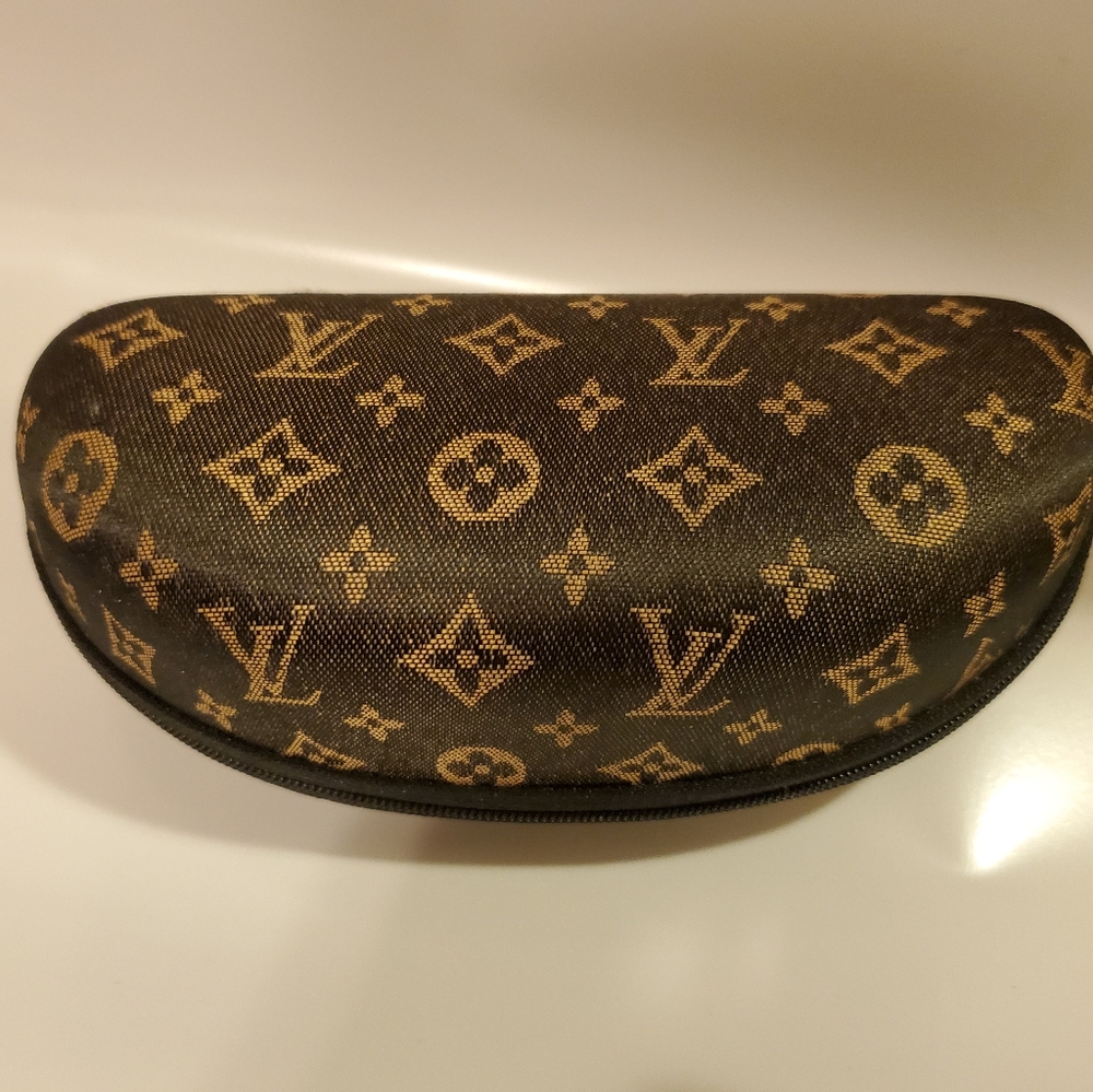 Sunglasses Louis Vuitton - Picture 8 of 8